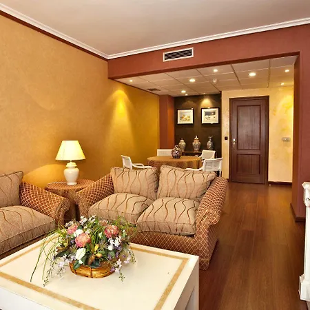 Hospedium Europa Centro 4* マガス・デ・ピスエルガ