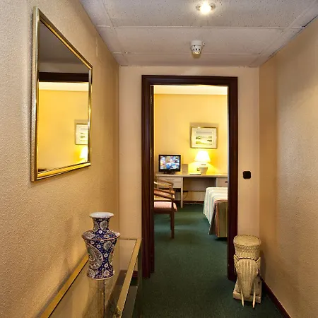 Hospedium Europa Centro 4* Магас-де-Писуэрга