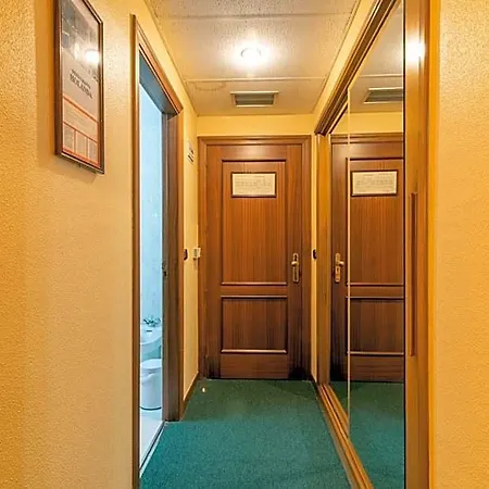 Hospedium Europa Centro 4*